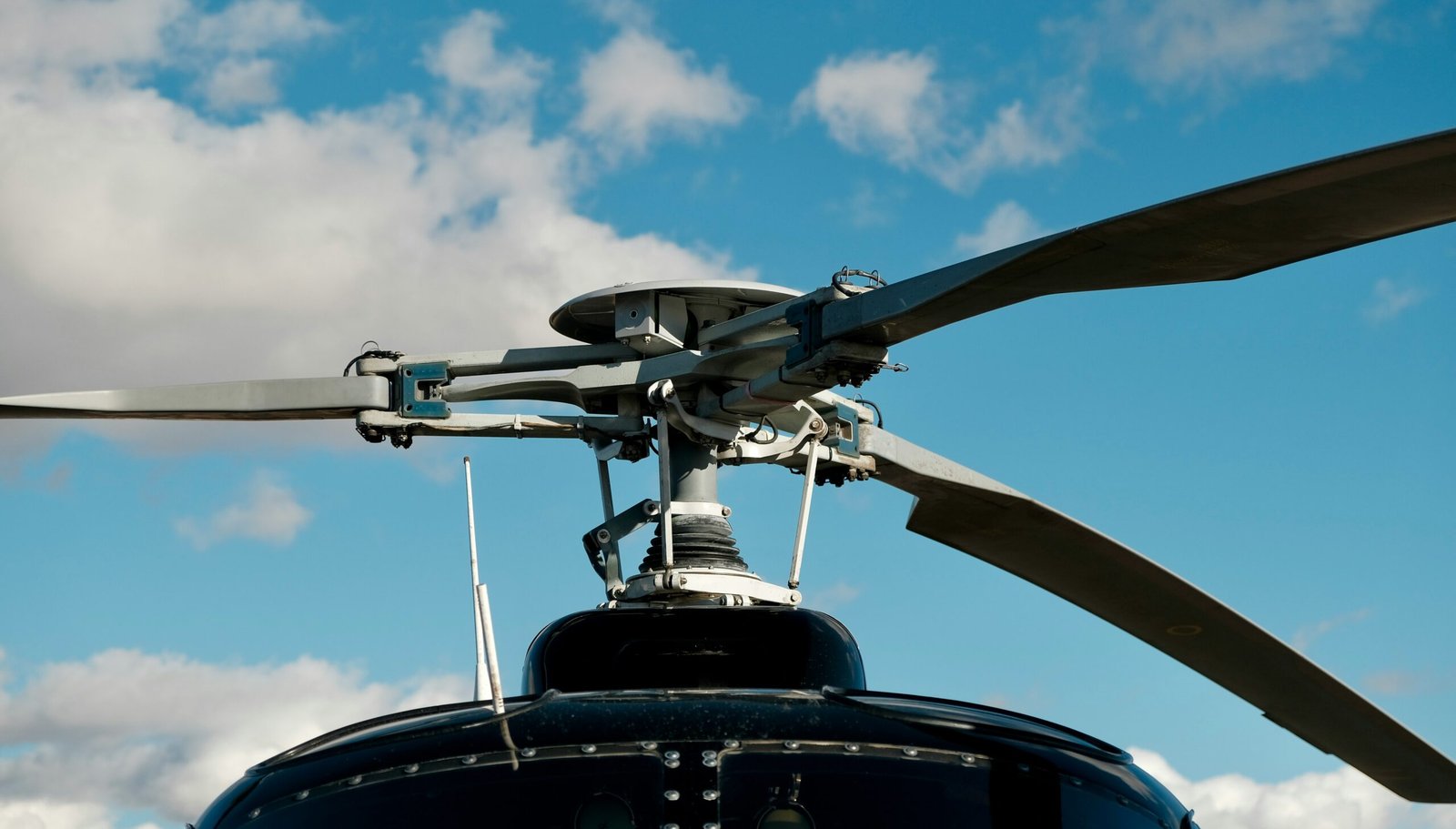 Helicopter main rotor blades